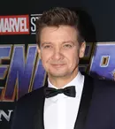 Jeremy Renner, prima apariție pe covorul roșu după accidentul tragic. A fost însoțit de fiica lui în vârstă de 10 ani
