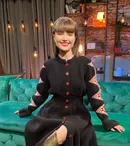 Invitație la un duet pe canapea, cu Alexandra Ungureanu. „Îmi face mare plăcere să descos alţi artişti”. EXCLUSIV