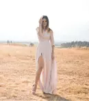 Magia serii: Cum să îți alegi rochia ideală pentru o noapte de neuitat