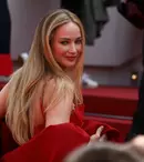 Jennifer Lawrence a spus de ce s-a încălțat în șlapi la Cannes 2023. A avut o apariție controversată pe covorul roșu
