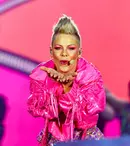 Pink, în lacrimi de fericire după ce fiica ei a urcat pe scenă alături de ea. Imaginile emoționante publicate de soțul artistei