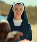 „Doamna Davis”, caleidoscopul nebuniei noastre. Tot ce trebuie să știi despre serialul pe HBO Max