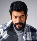 Burak Özçivit a bătut din nou palma cu gigantul Netflix. Tot ce știm despre noul proiect al actorului turc