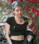 Miley Cyrus preferă marijuana în faţa alcoolului