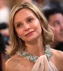Calista Flockhart e o șefă severă în serialul ”Supergirl”