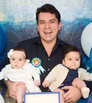 Jorge Salinas, prima zi de naştere în compania gemenilor săi