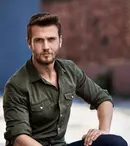 Aras Bulut Iynemli s-a întors pe micile ecrane din Turcia, iar în curând vine şi la noi