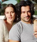 GALERIE FOTO. Cum au început anul actorul Burak Özçivit şi soţia sa, Fahriye Evcen