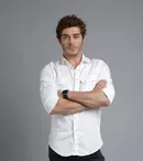 Burak Deniz, din serialul „Povestea noastră”, un sprijin de nădejde pentru Hande Erçel