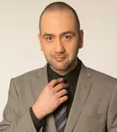 Luni, 27 mai, „Show de seară cu Viorel Dragu” pune lupa pe manele. Numai la Comedy Central