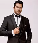 Burak Özçivit a ales numele viitorului său copil. Aflaţi cum se va numi!