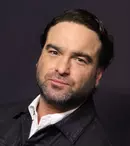 Actorul Johnny Galecki, din serialul „Teoria Big Bang”, a devenit pentru prima oară tată, la 44 de ani