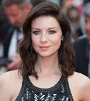 Caitriona Balfe, din „Outlander”, o joacă pe mama lui Kenneth Branagh într-un nou film autobiografic