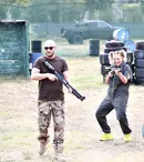 GALERIE FOTO. Delia, Mihai Bendeac și Cheloo, distracție în poligon, la filmările pentru „iUmor”