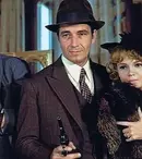 TVR 1 va difuza, în fiecare weekend, filme din seria „Comisarul”, cu Sergiu Nicolaescu. Primul pe listă, „Cu mâinile curate”