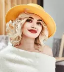 De ce s-a urcat Ana Morodan pe biroul lui Florin Călinescu. „Mă gândesc să fac o emisiune cu tine de la 12 noaptea”