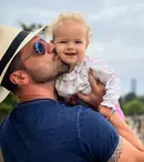Imaginile adorabile cu Adi Nartea și familia sa la Paris. Ce și-a cumpărat actorul din „Vlad” de la Disneyland