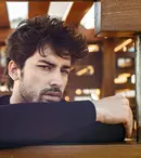 Ce face acum Alp Navruz, Cenk din serialul „Ține-mă de mână!”. Actorul turc o ia pe urmele lui Tom Cruise