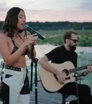 Nicole Cherry, apariție senzuală printre TikTok-eri. Cântăreața a fost invitată în Buzz House