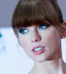 Taylor Swift, în cea mai îndrăzneață ținută de până acum, pe covorul roșu de la MTV EMA. Lista completă a premiilor