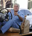 Incendiu în garajul lui Jay Leno. Fostul prezentator TV s-a ales cu arsuri grave