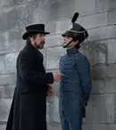 Filmul „Ochiul albastru deschis”, un mister anchetat chiar de Edgar Allan Poe, este disponibil pe Netflix