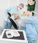 Implantul dentar versus puntea dentară: Ce și cum alegi?
