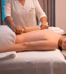 Masajul de relaxare induce eliberarea de melatonină pentru un somn odihnitor