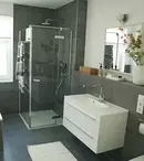 Noi tendințe în amenajarea băii - românii au devenit interesați în număr tot mai mare de cabinele de duș din oferta magazinelor de bricolaj