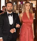 Cât a plătit Roxana Ionescu pentru rochiile purtate la nunta lui Dani Oțil. Nașa a făcut furori cu ținutele alese