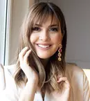 Bergüzar Korel a acceptat să se facă blondă de dragul unui rol. Cum arată acum actrița