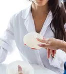 Diferența dintre implanturile mamare rotunde și cele anatomice