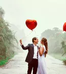 Cadoul ideal de Valentine's Day: O brățară cu biluțe din aur și pietre semiprețioase