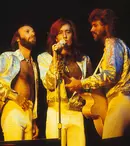 Ridley Scott va regiza filmul biografic despre Bee Gees. De ce povestea trupei are un drum lung în spate