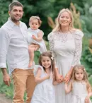 Laura Cosoi a aflat sexul celui de-al patrulea copil. Actrița are deja trei fetițe alături de Cosmin Curticăpean
