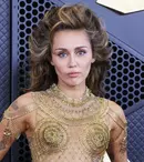 Cum a fost surprinsă Miley Cyrus cu iubitul ei, la scurt timp după ce a fost dată în judecată pentru piesa „Flowers”