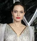 Angelina Jolie l-a uitat pe Brad Pitt. Actrița se vede cu doi bărbați și nu știe pe cine să aleagă