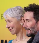 Keanu Reeves, la brațul iubitei sale pe covorul roșu de la Gala MOCA. Cum a început povestea lor de dragoste