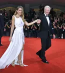 Richard Gere, la picioarele soției... la propriu! Actorul a îngenuncheat în fața consoartei la Festivalul de film de la Veneția