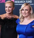 Primele imagini de la nunta lui Rebel Wilson! Ea și Ramona Agruma au îmbrăcat rochii de mireasă asemănătoare