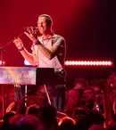Chris Martin a căzut de pe scenă în timpul unui concert la Melbourne. Solistul trupei Coldplay a fost salvat de un angajat