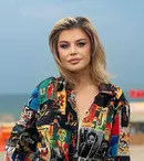 Loredana Groza s-a dezbrăcat de haine și inhibiții. Pictorial în costum de baie, la malul mării. Cum au reacționat fanii
