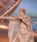 Céline Dion a revenit pe scenă cu forțe proaspete. Artista a făcut spectacol la o prezentare de modă din Riad