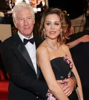 Richard Gere glumește că soția sa, Alejandra, „nu avea idee” cine era el când s-au întâlnit pentru prima dată: „Credea că sunt George Clooney”