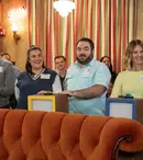 Max a lansat Fast Friends, un game show bazat pe serialul fenomen „Prietenii tăi”. Când este difuzat