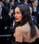Irina Shayk, gafă vestimentară la Cannes. A fost criticată pentru alegerea făcută: „Morticia Addams arăta mai bine!”