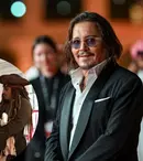 Johnny Depp, în pielea lui Jack Sparrow, aduce zâmbete copiilor de la un spital de pediatrie. Imagini emoționante
