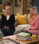 „Leanne”, noul sitcom Netflix produs de Chuck Lorre. O comedie despre viața după 50 de ani