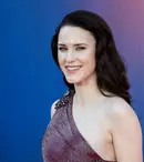 Rachel Brosnahan, distribuită în „Superman” într-un moment stânjenitor, dar memorabil. Actrița se afla într-o toaletă publică