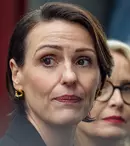 „Ostatic” - thriller politic cu Suranne Jones și Julie Delpy la Netflix. Ce știm despre proiect, dată de lansare, trailer